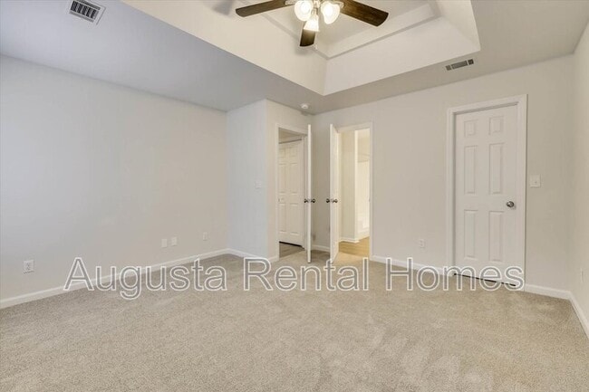 Building Photo - 2824 Cranbrook Dr