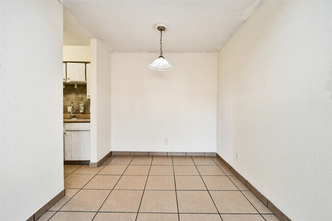 Building Photo - 10211 Sugar Branch Dr