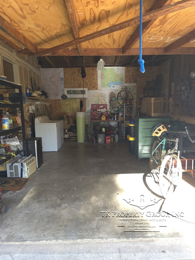 Building Photo - 16048 Mountain View Dr