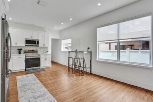 Building Photo - 2978 SW 14th St
