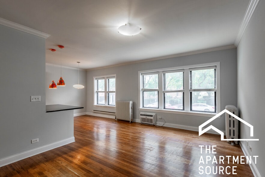 Building Photo - 736 W Addison St