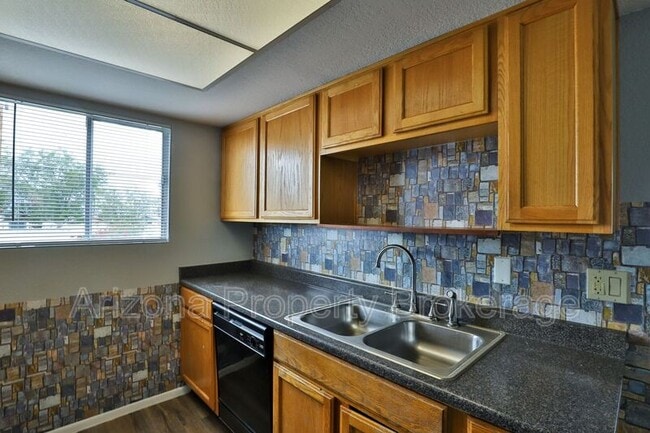 Building Photo - 6653 N 27th Ave