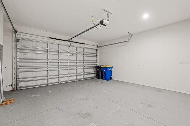 Building Photo - 1950 Lake Ridge Blvd