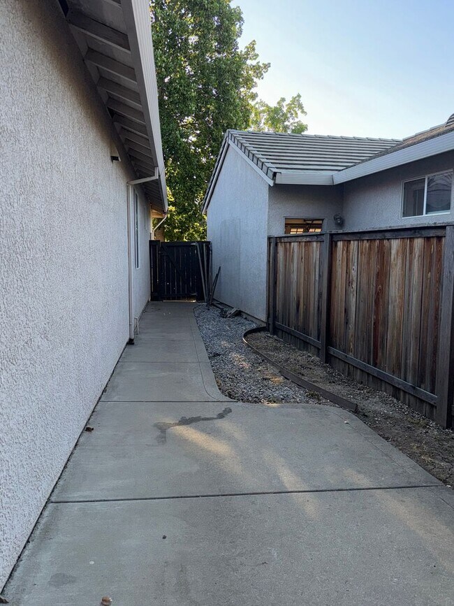 Building Photo - Ready To Move?