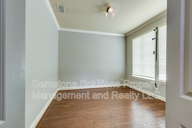 Building Photo - 301 Pennystone Cir