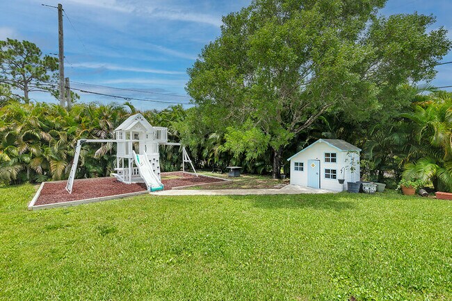 Building Photo - 8852-8154 154th Rd N