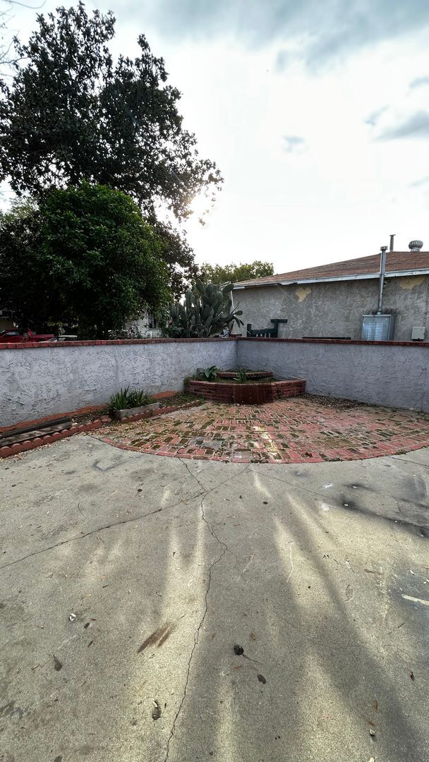 Building Photo - 306 W Sunkist St