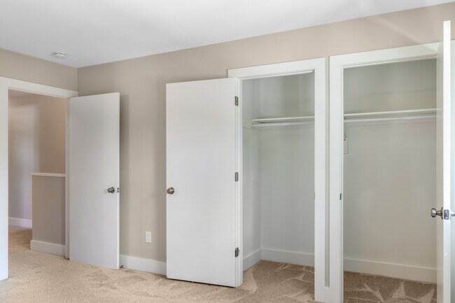 Building Photo - 533 Misty Meadow Blvd