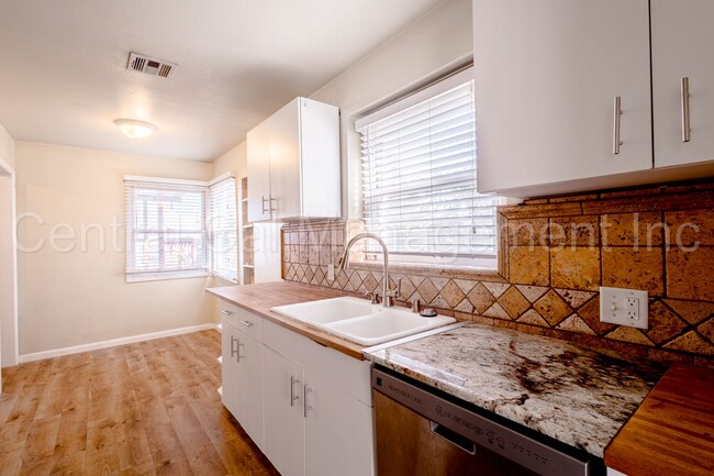 Building Photo - 3 Bedroom/1 Bath Home - $1995 Per Month!