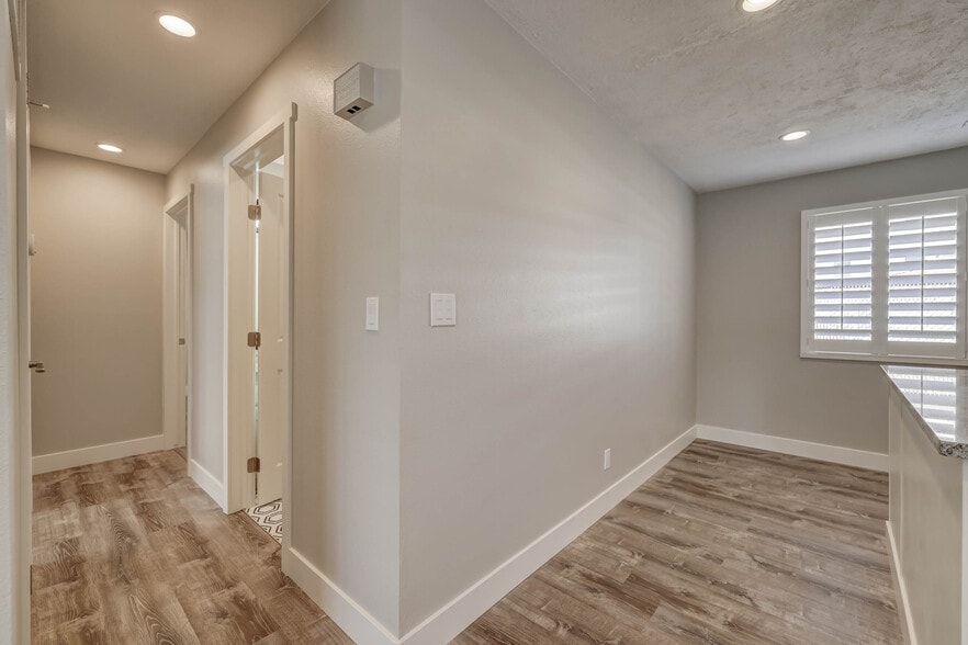 Building Photo - 660 S 400 E