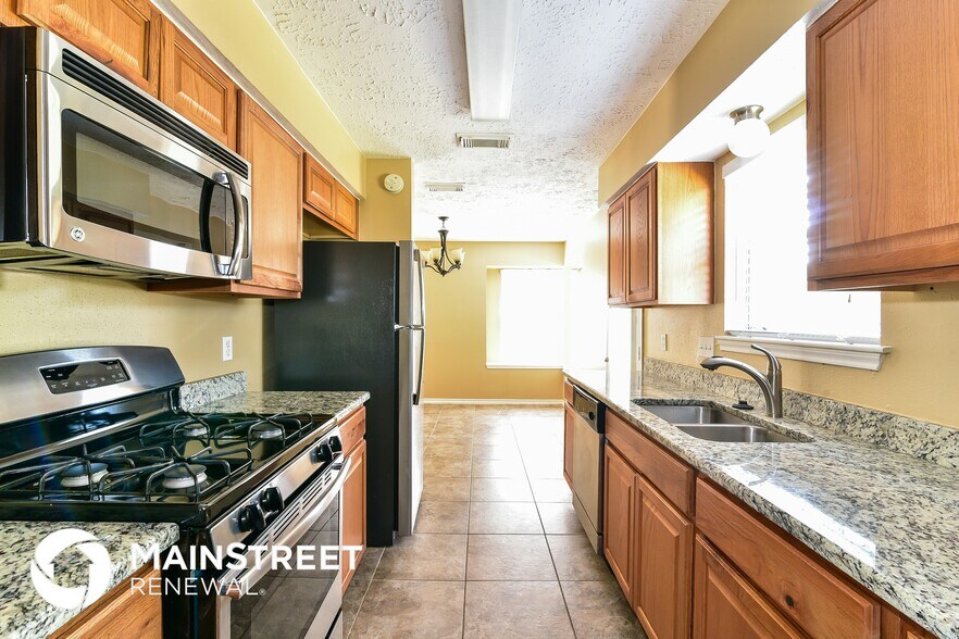 Building Photo - 14815 Oak Pines Dr