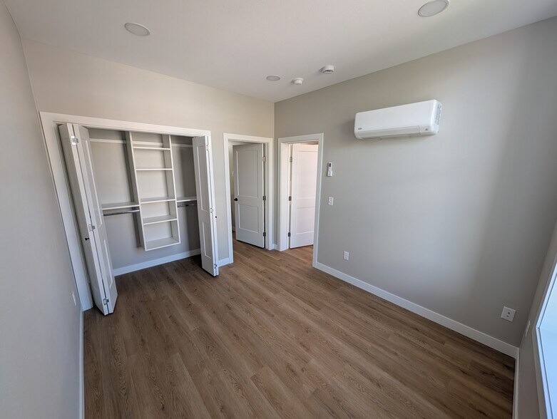 Bedroom - 1 N Minnesota St