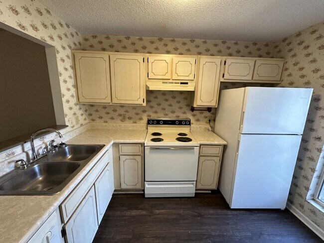 Building Photo - Apartment For Rent