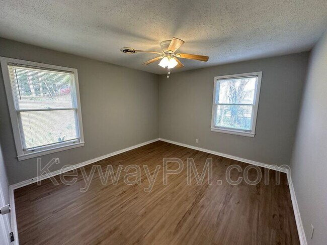 Building Photo - 3018 Acorn Rd