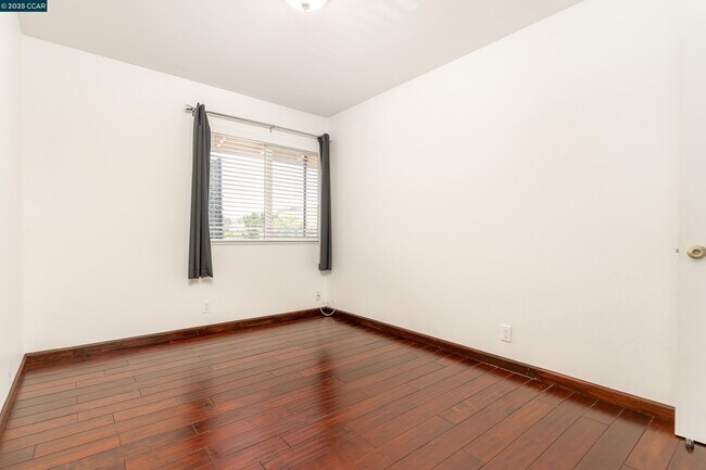 Building Photo - 2345 Paloma Ct