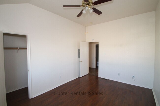 Building Photo - 4506 Jeff Scott Dr