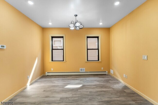 Building Photo - 116 Paine Ave