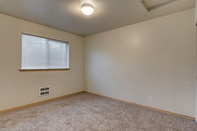 Building Photo - Two Bedroom Two Bathroom Condo in Summerwind