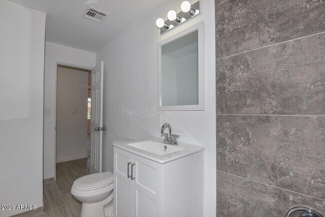 Building Photo - 4716 N 9th St