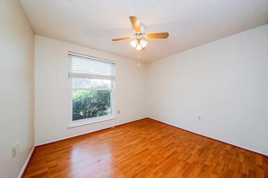 Building Photo - 6205 37th Ave W