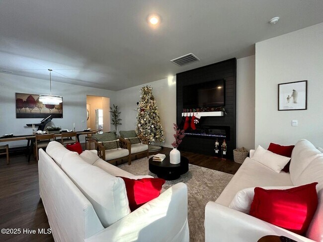 Building Photo - 742 Carnegie court