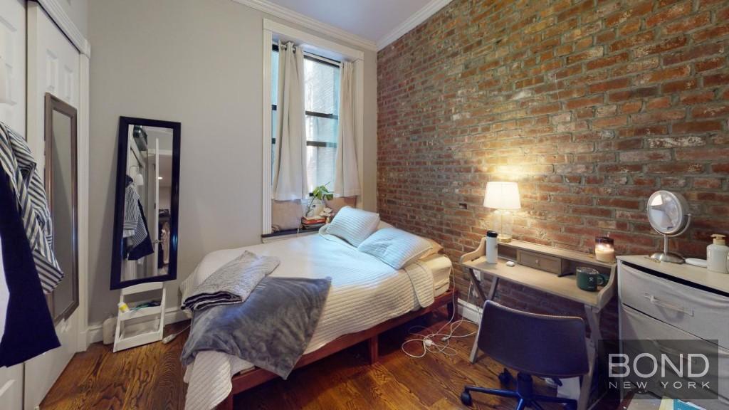 Building Photo - 450 W 50th St