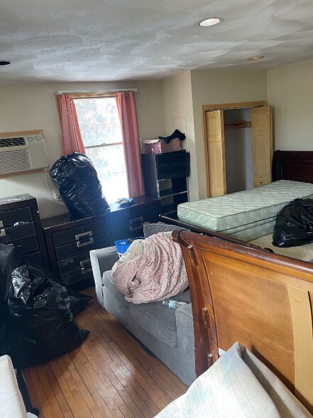 Building Photo - 28 William St