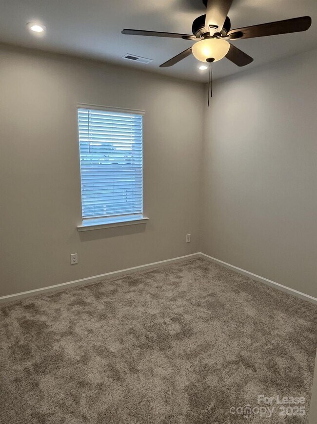 Building Photo - 3159 Hutton Gdns Ln