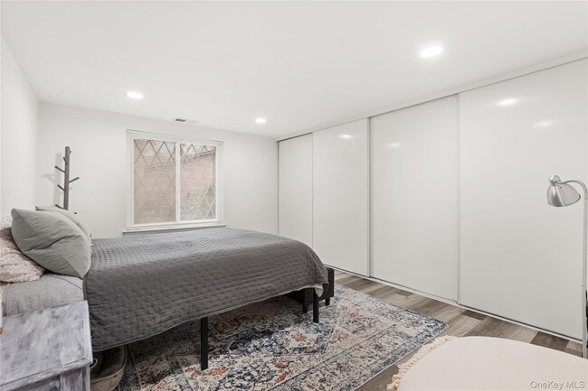 Building Photo - 87 Birchwood Rd