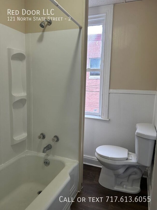 Building Photo - 121 N State St