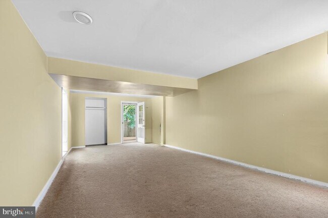 Building Photo - 8815 Newport Ct
