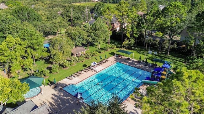 Building Photo - 18035 Somerset Knolls Ct
