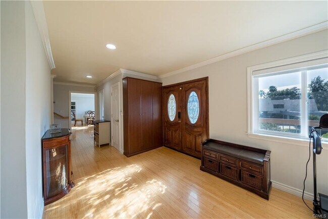 Building Photo - 1951 Alpha St