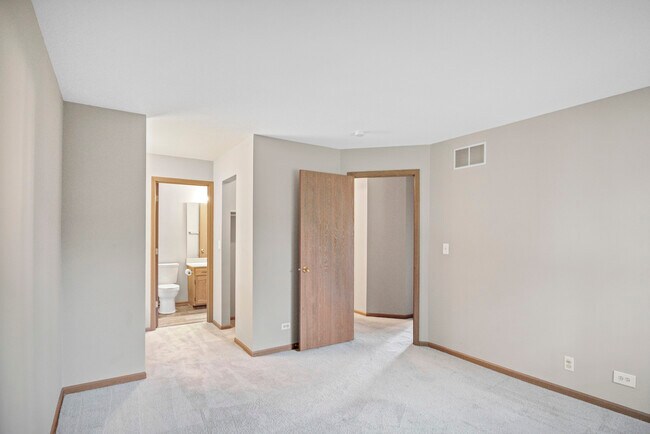 Building Photo - 737 Candleridge Ct