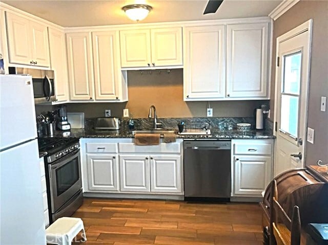 Building Photo - 20011 Shorewood Cir