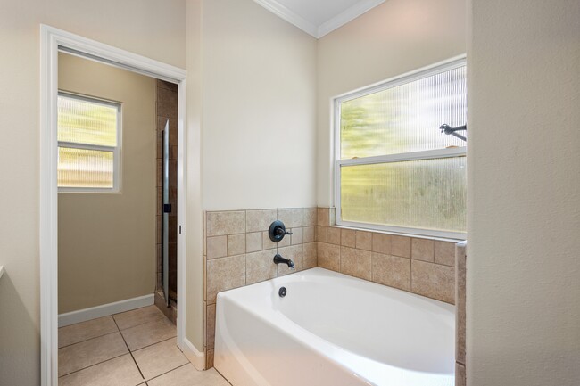 Building Photo - 687 Glenn View Ct