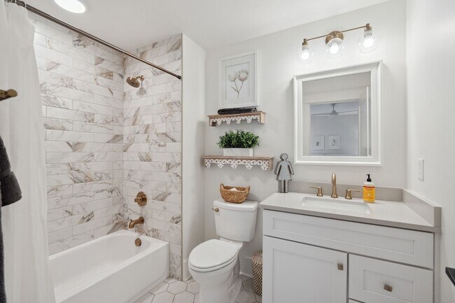 Building Photo - 1226 Adams St