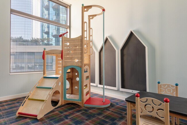 Building Photo - 99 Hudson St