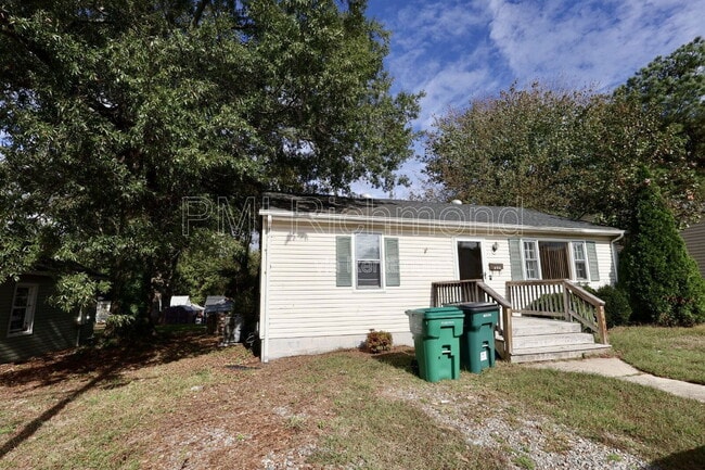 Building Photo - 204 North Juniper Ave