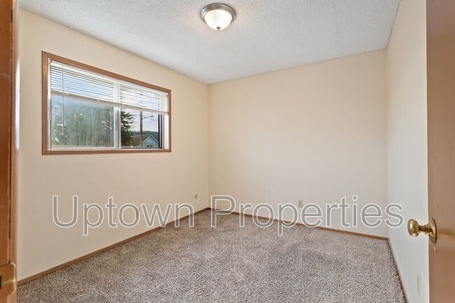 Building Photo - 8069 NE Flanders St