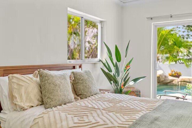 Building Photo - 2780 NE 16th St