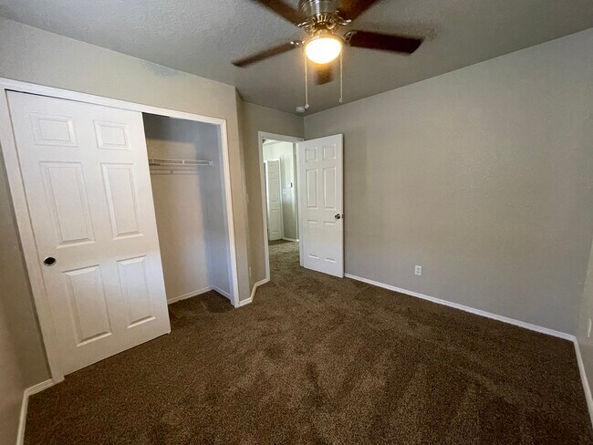 Building Photo - 10716 Habanero Way SE