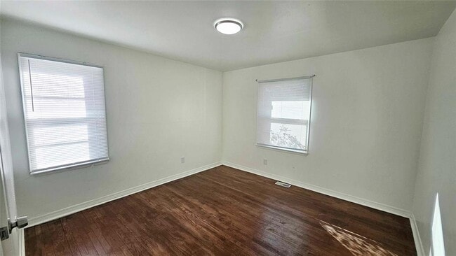 Building Photo - 721 Proctor Pl