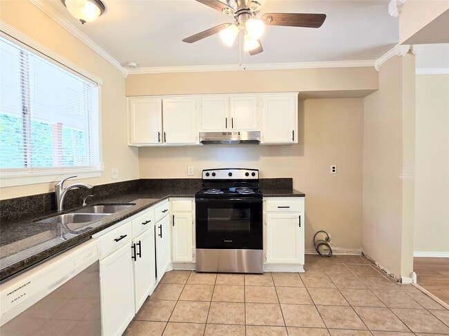 Building Photo - 2602 N Red Cedar Cir