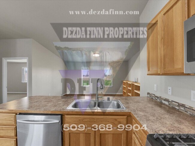 Building Photo - Country Living, Minutes to FAFB! 4 Bed, 2 ...