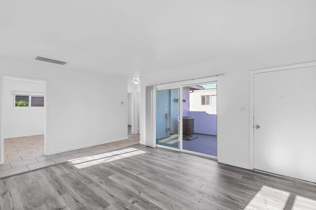 Interior Photo - 10107 England Ave