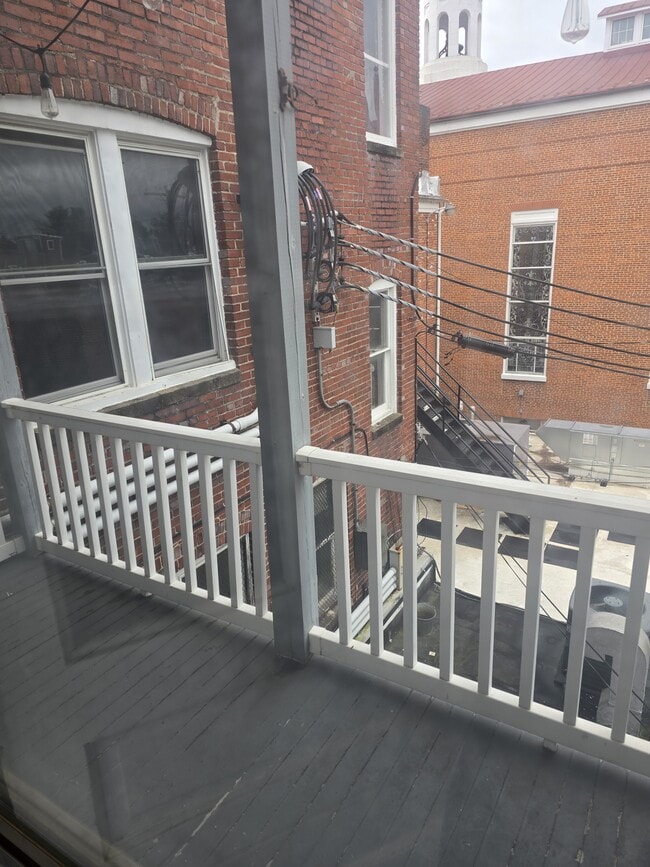 Building Photo - 109 N Market St