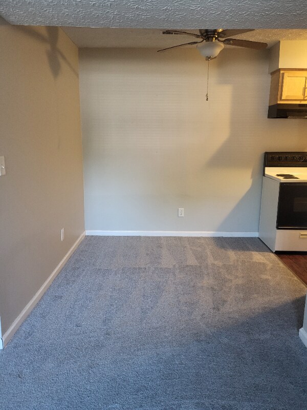 Building Photo - 1101 W Maple St