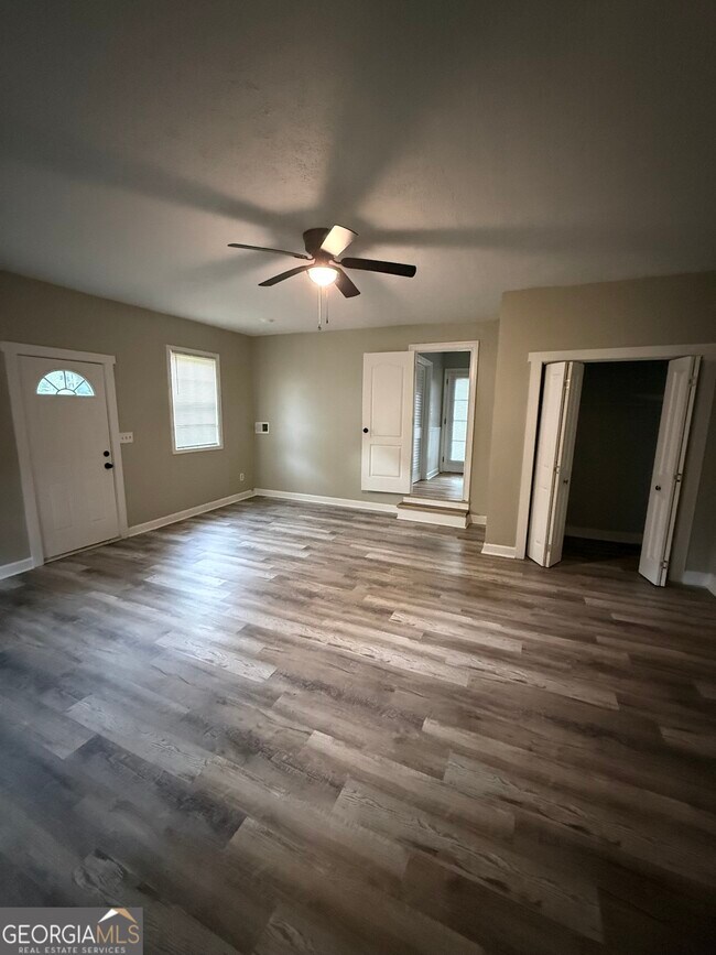 Building Photo - 6379 Skyline Dr