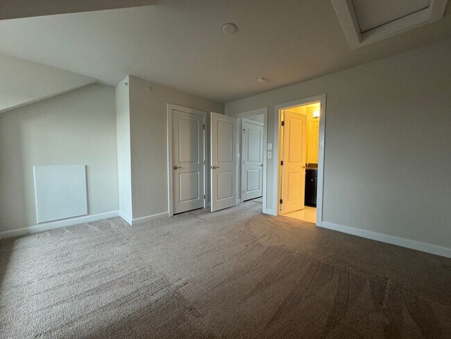 Building Photo - Stunning 4 Level 4 Bed 3/2 Bath Home With Balcony And Deck In Westmoore At Moorefield